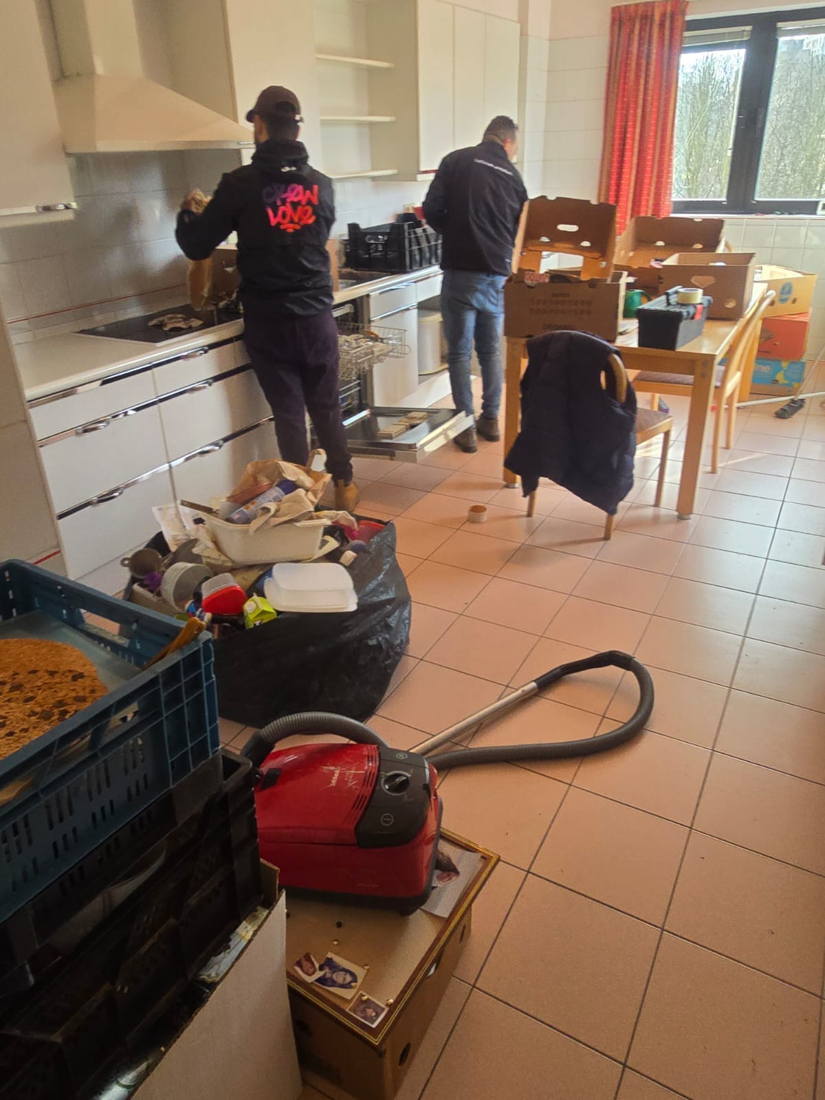 Avant : logement encombré